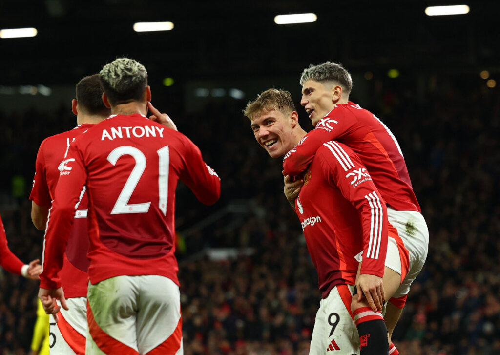 Rasmus Højlund fejrer en scoring for Manchester United.