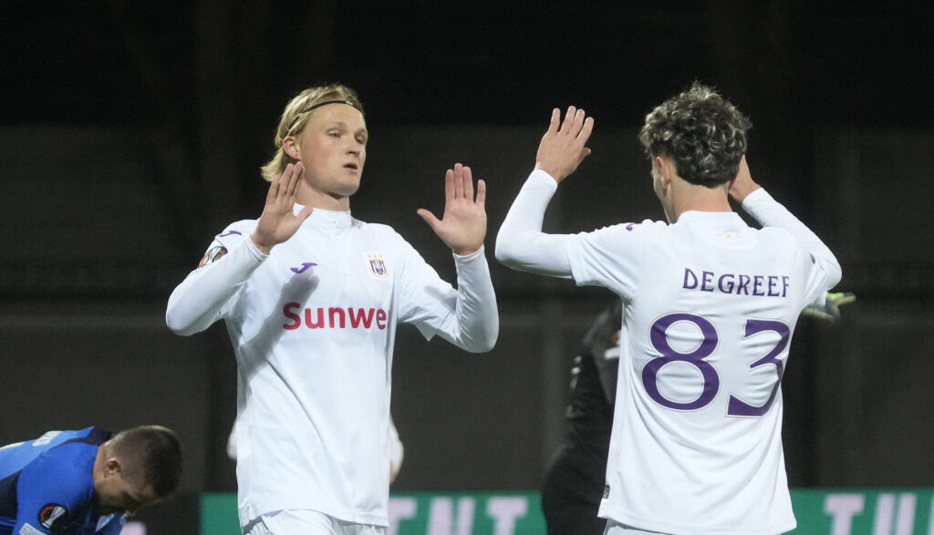 Kasper Dolberg fejrer en scoring for Anderlecht.