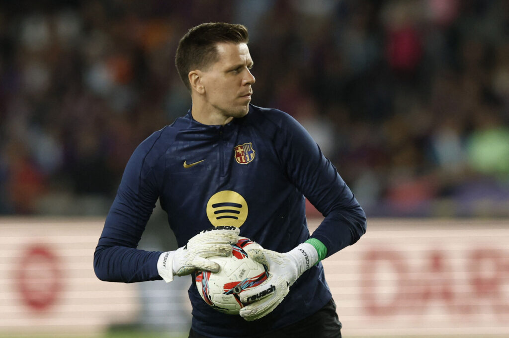 Szczesny med en bold i hånden