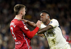 Oscar Mingueza og Vinicius Jr. i konflikt