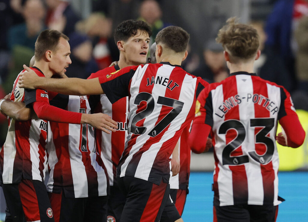 Mikkel Damsgaard scorer sit første Premier League mål for Brentford mod Bournemouth.