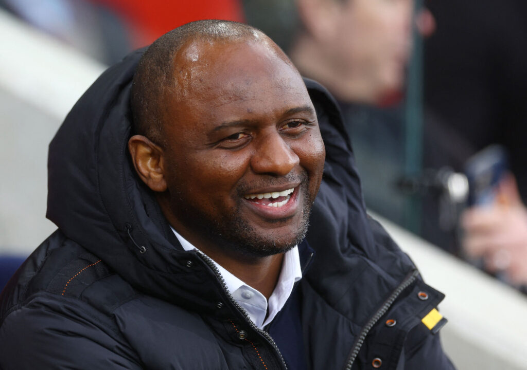 Patrick Vieira smiler til kameraet