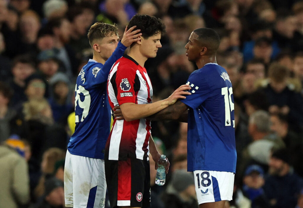 Christian Nørgaard får rødt kort i kampen mellem Everton og Brentford i Premier League.