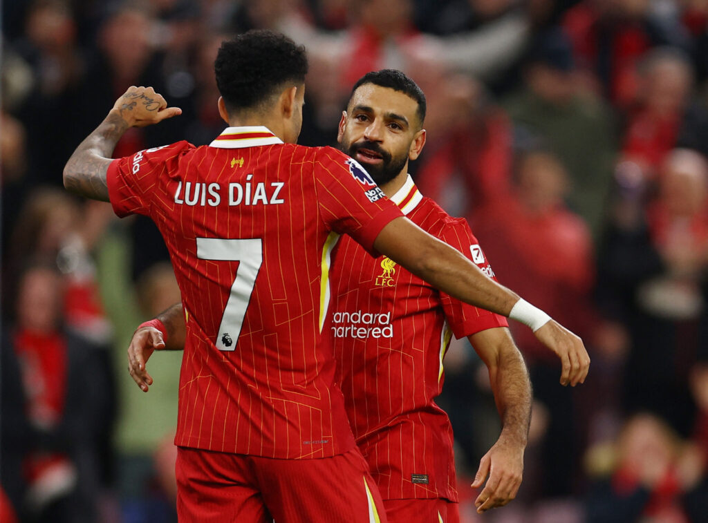 Mohamed Salah fejrer sin scoring mod Brighton sammen med Luis Diaz.