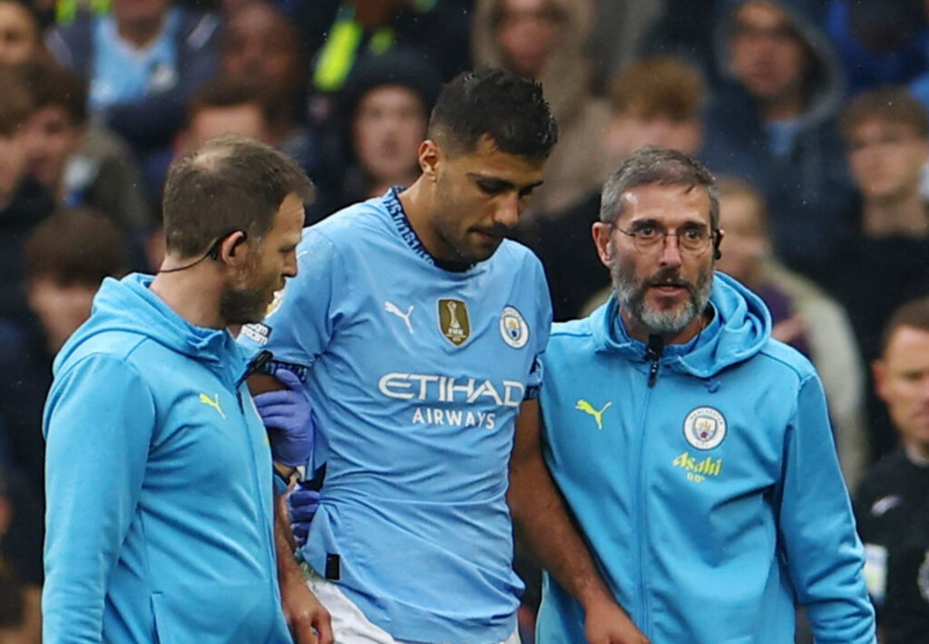 Rodri går skadet ud af stadion