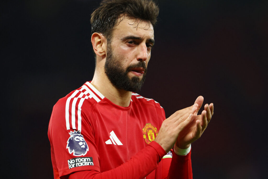 Bruno Fernandes klapper ud til fansene for Manchester United.