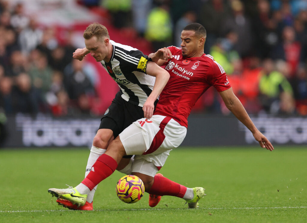 Murillo i en tackling mod Sean Longstaff.