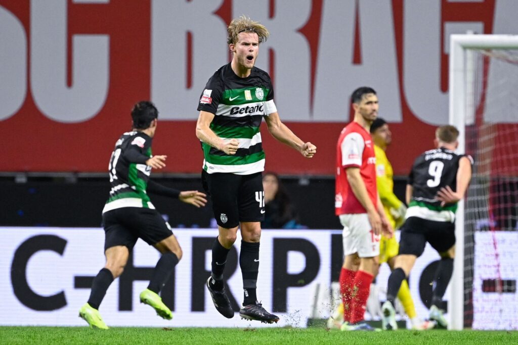 Morten Hjulmand fejrer en scoring for Sporting.