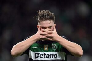 Viktor Gyökeres laver sin signaturjubelscene efter nok en scoring for Sporting.