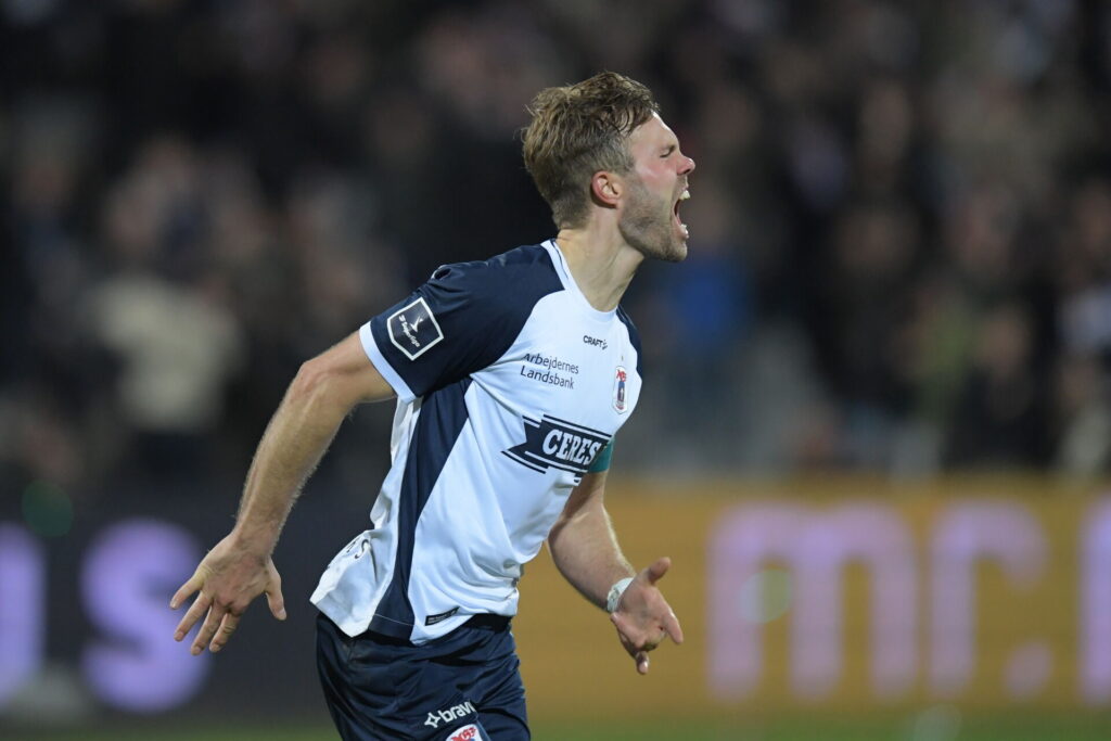 Patrick Mortensen fejrer sin scoring mod Lyngby Boldklub.