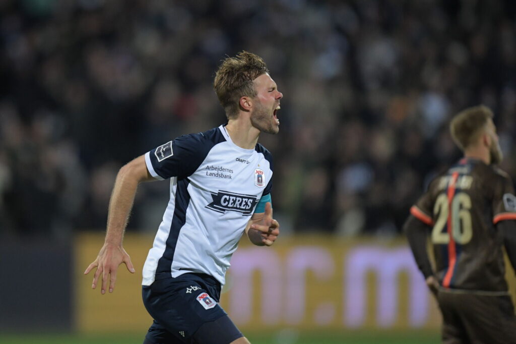 Patrick Mortensen jubler efter sin scoring mod Lyngby Boldklub.