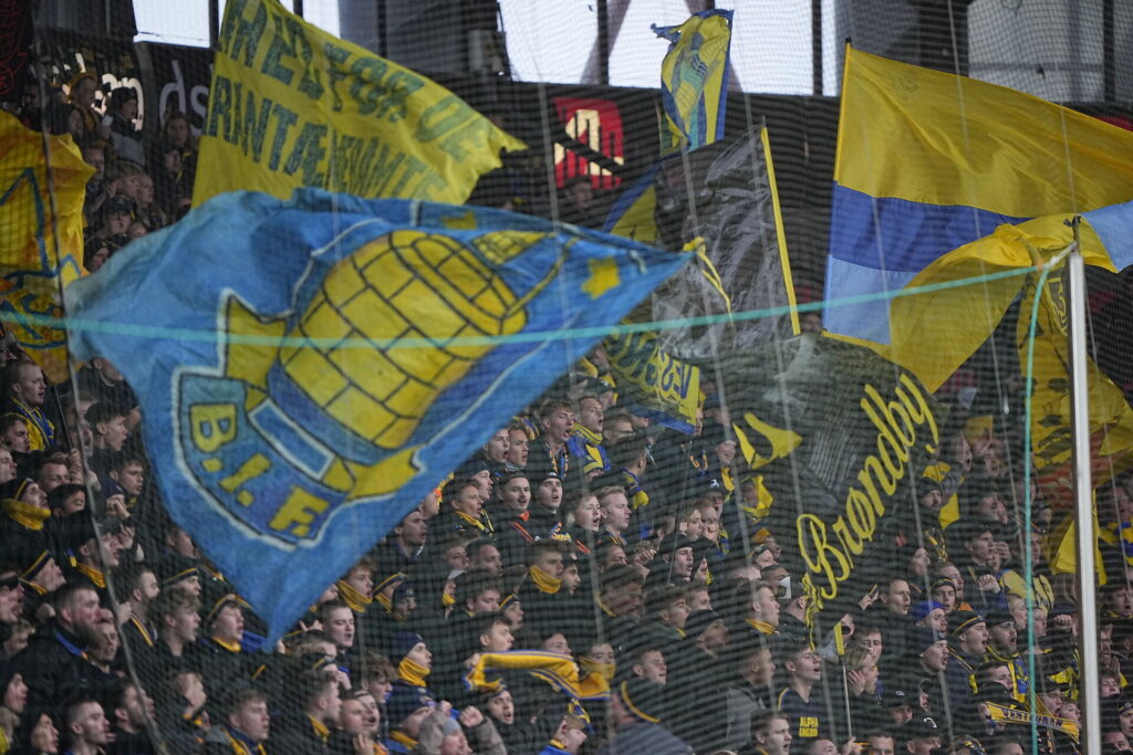 Brøndby IF's fans på plads på MCH Arena i Herning.