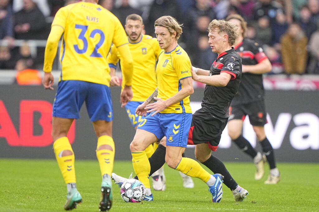 Daniel Wass i kamp for Brøndby IF mod FC Midtjylland.