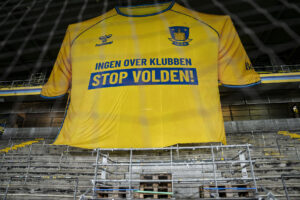 Brøndby har set sig nødsaget til at rykke en stort anlagt fanfest på grund af den seneste tids tilskueruroligheder.