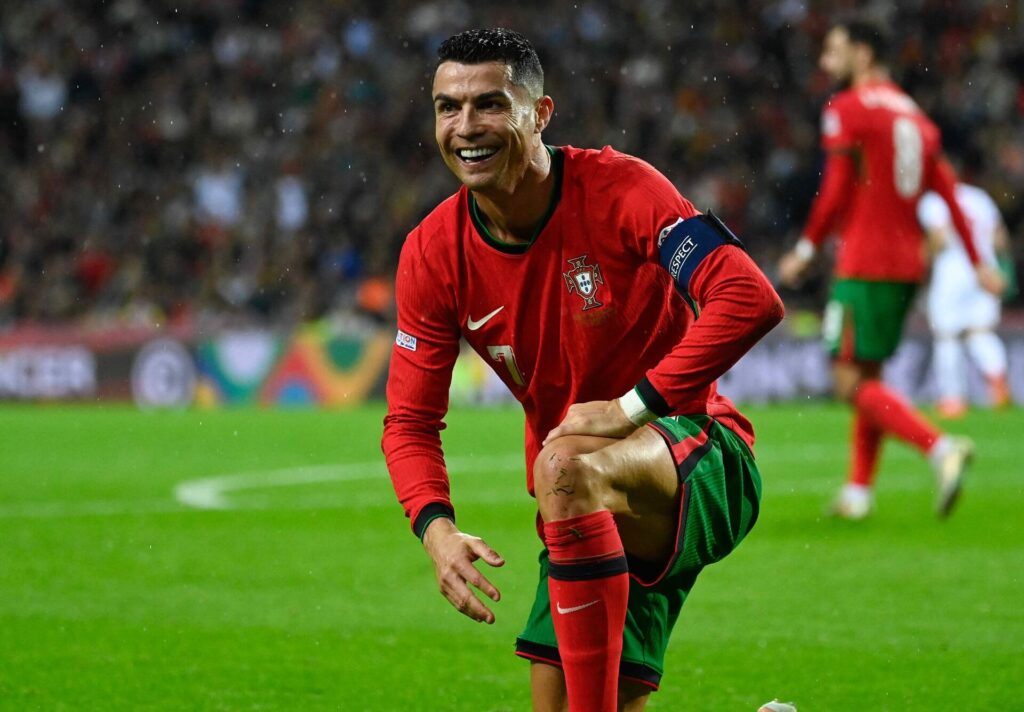 Ronaldo på knæ efter scoring for Portugal