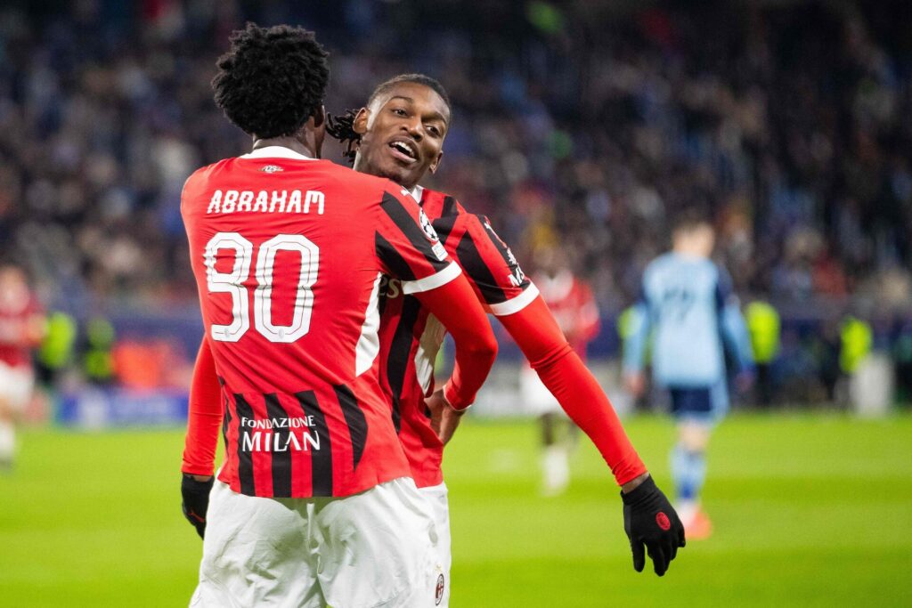 Abraham og Rafael Leao jubler efter en scoring af AC Milan