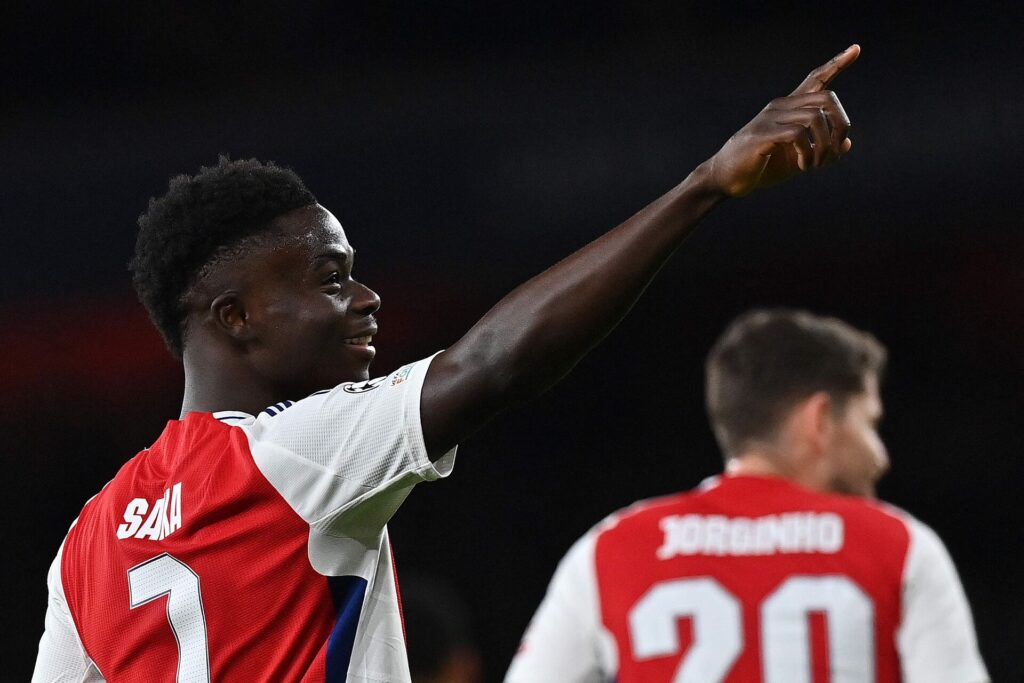 Bukayo Saka fejrer sit mål mod Monaco