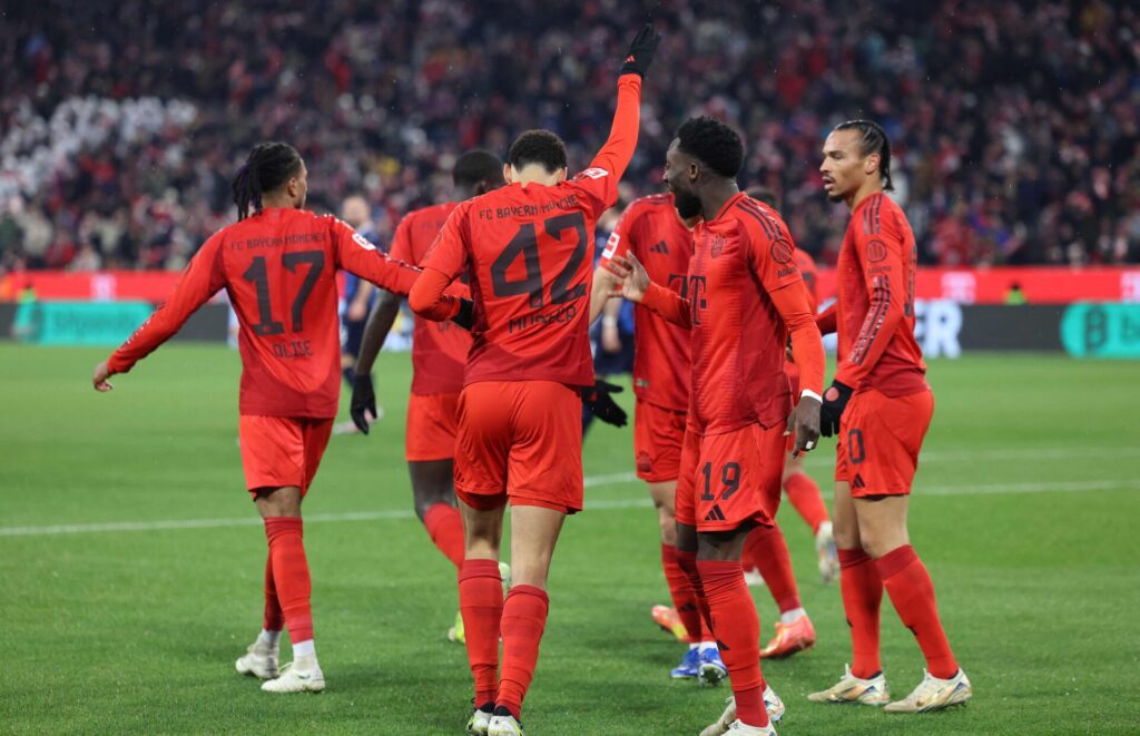 Jamal Musiala fejrer en scoring for Bayern München.