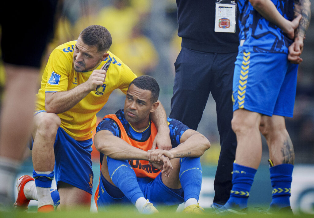 Brøndbys Josip Radosevic og Kevin Mensah efter superligakampen mellem Brøndby IF og AGF på Brøndby Stadion søndag den 26. maj 2024.