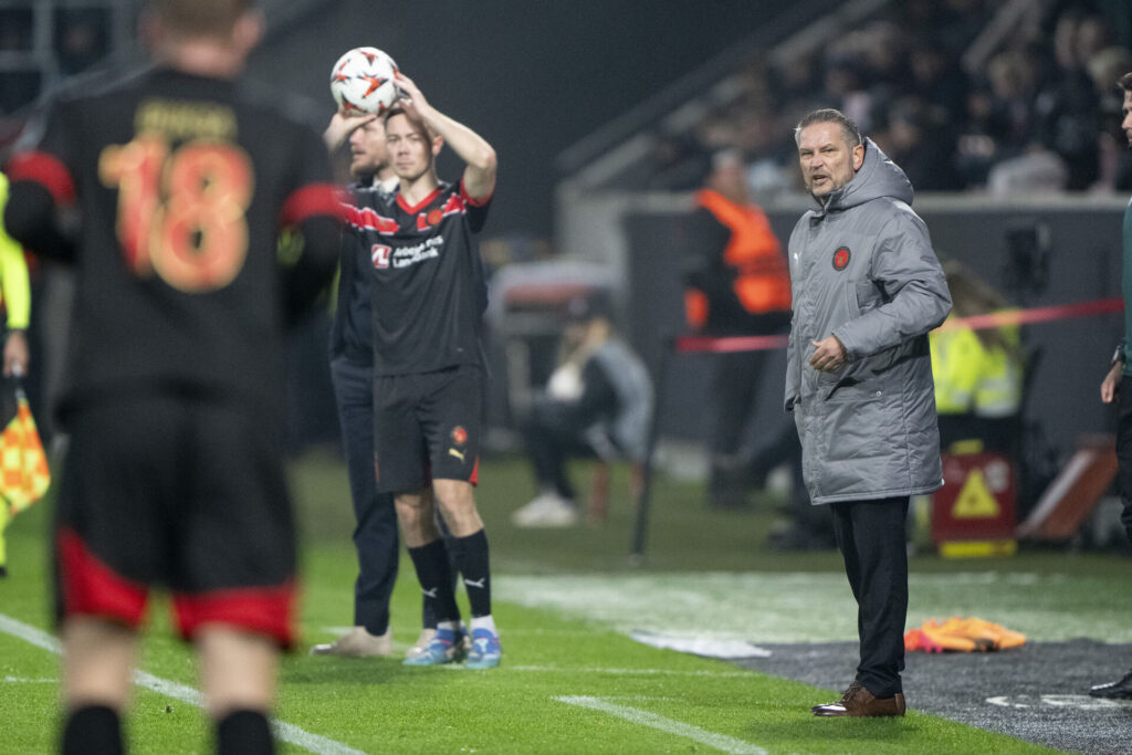 Thomas Thomasberg på sidelinjen