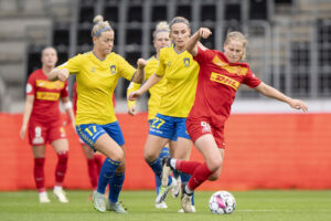 En kamp mellem Brøndby IF's og FC Nordsjællands kvinder.