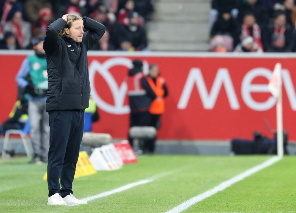 Bo Henriksen på sidelinjen for Mainz.