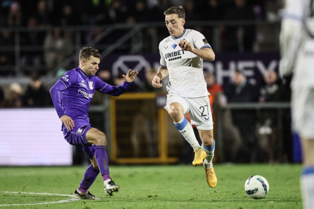 Casper Nielsen i kamp for Club Brugge.