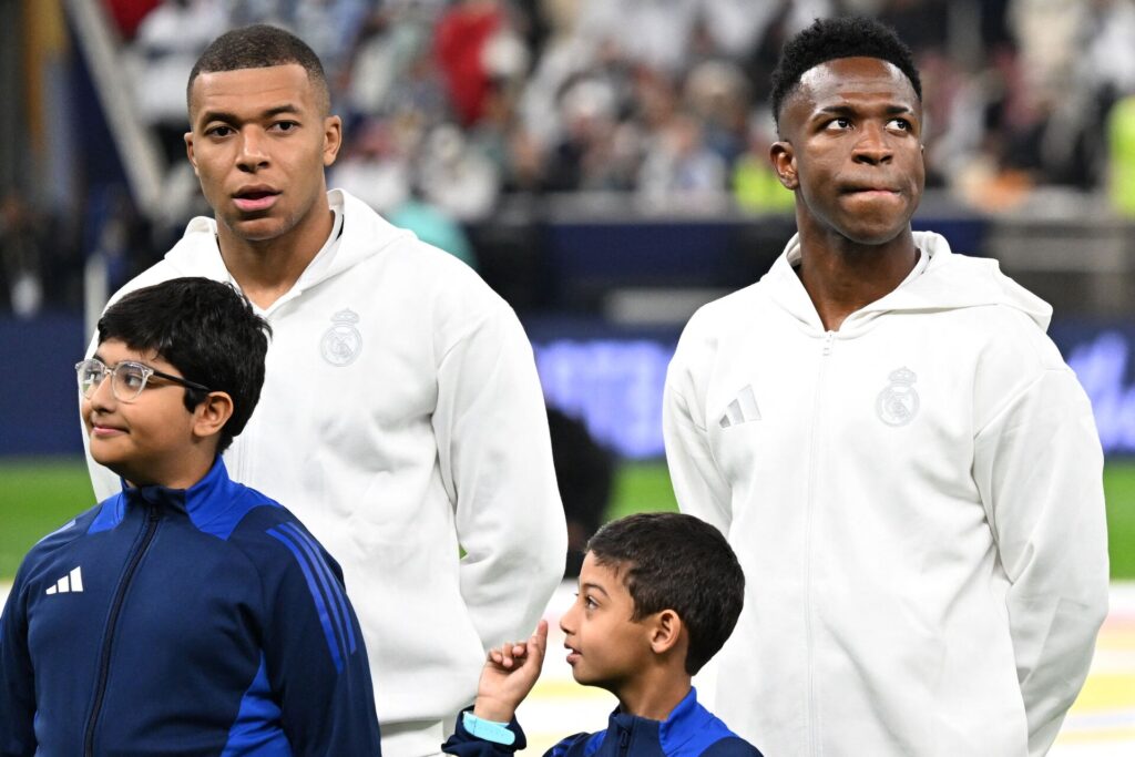 Kylian Mbappé sammen med Vinisius Junior forud for Real Madrids finale ved intercontinental cup.