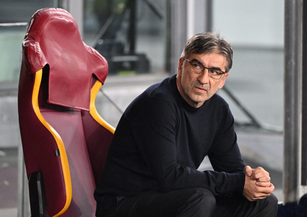 Ivan Juric i sit sæde under en kamp for AS Roma.