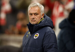 Jose Mourinho på sidelinjen for Fenerbahce i Europa League.