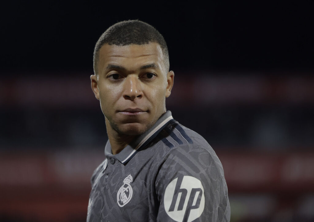 Kylian Mbappé kigge rmod kameraet.