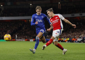 Leandro Trossard i aktion for Arsenal mod Everton.