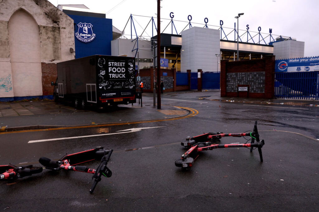 Goodison Park efter kampen mod Liverpool blev aflyst på grund af storm og uvejr