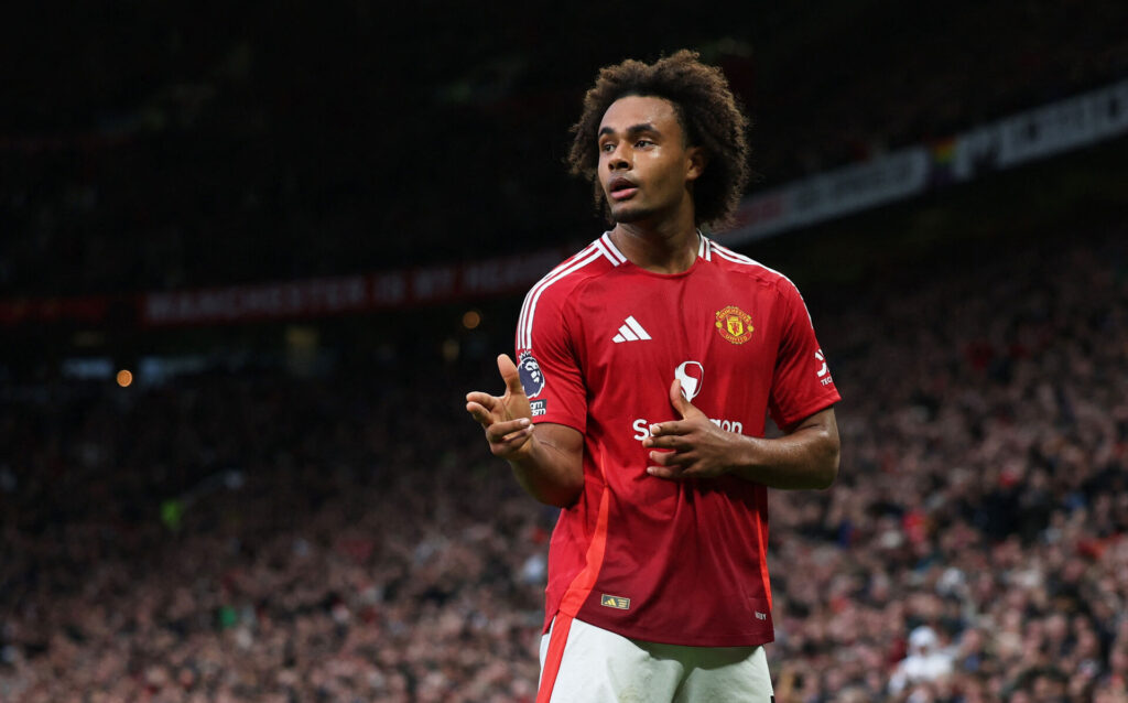 Joshua Zirkzee fejrer en scoring for Manchester United.