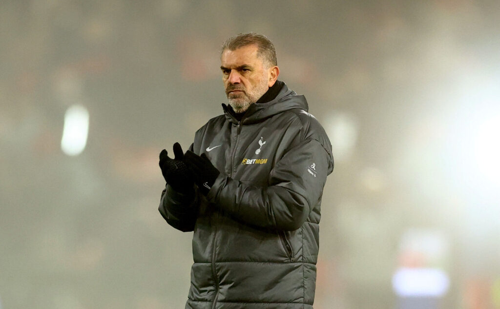 Ange Postecoglou klapper i sine hånder efter en Tottenham-kamp