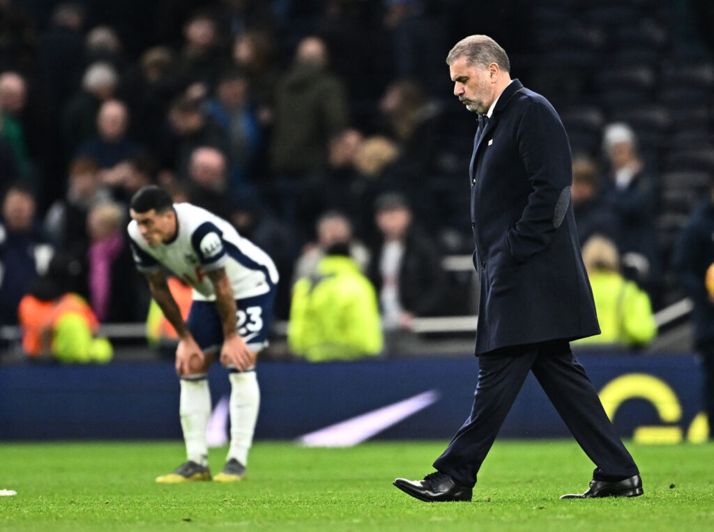 En slukøret Ange Postecoglou efter Tottenhams kamp mod Fulham.