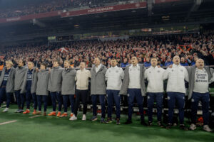 Staben på det danske landshold forud for en kamp.