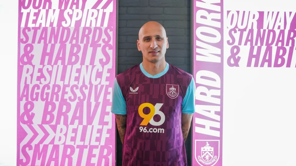 Jonjo Shelvey præsenteres i Burnley.