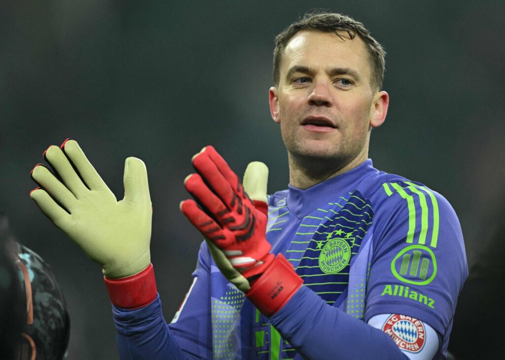 Manuel Neuer klapper efter kampen mod Gladbach.