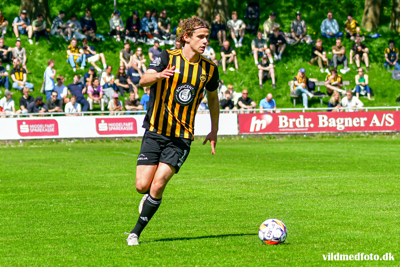 Lukas Wagner dribler med bolden.