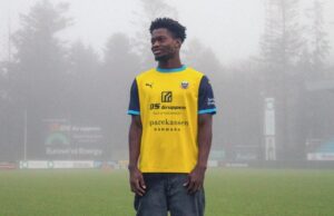 Richmond Gyamfi præsenteres i Hobro på en lejeaftale fra AGF.