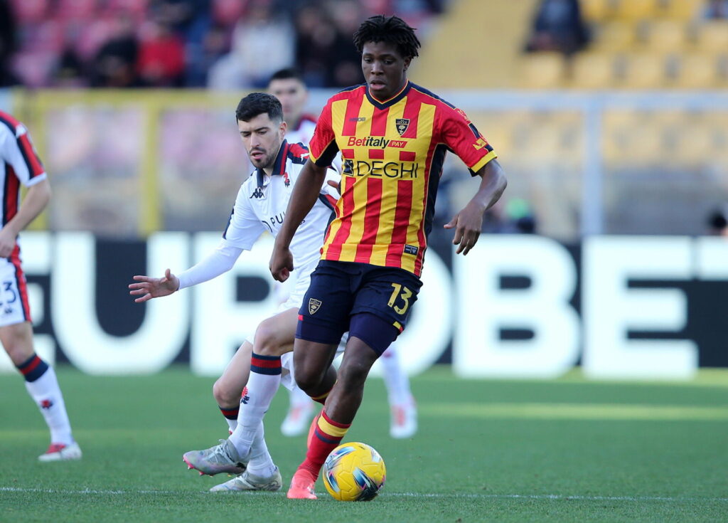 Patrick Dorgu på bolden for Lecce.