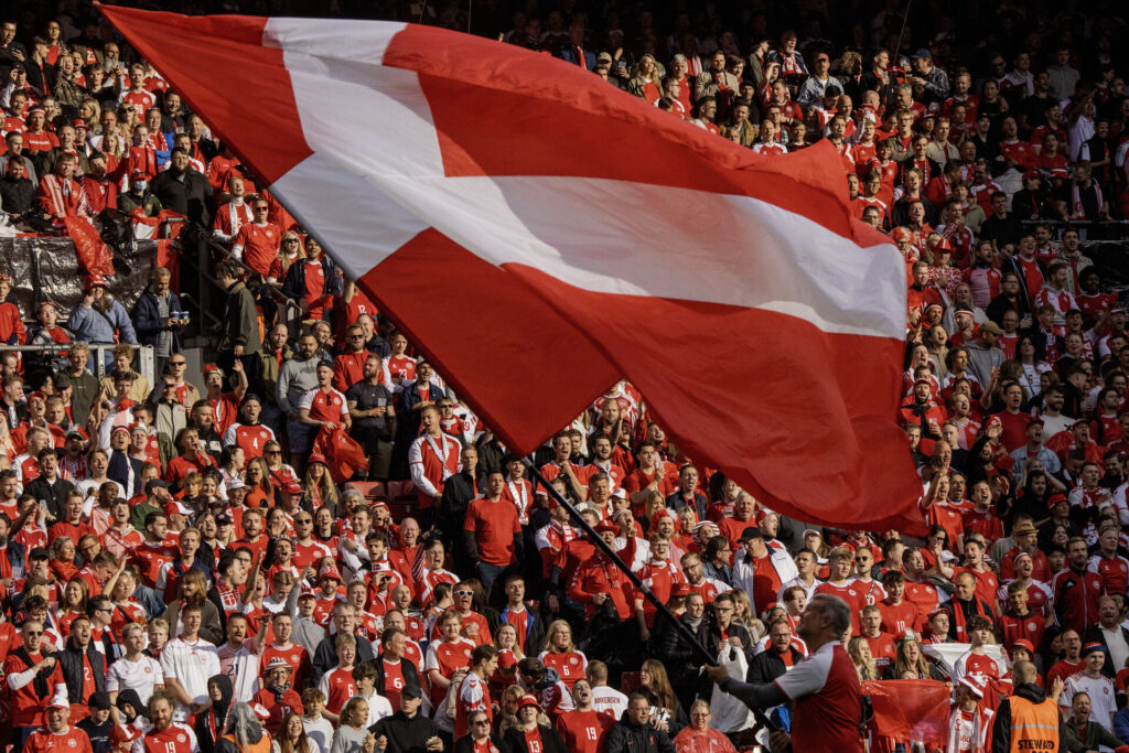 Danske fans til landskamp i Parken.