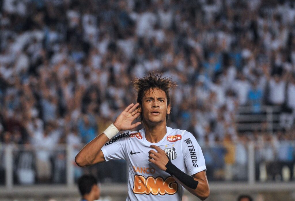 Neymar fejrer en scoring for Santos.