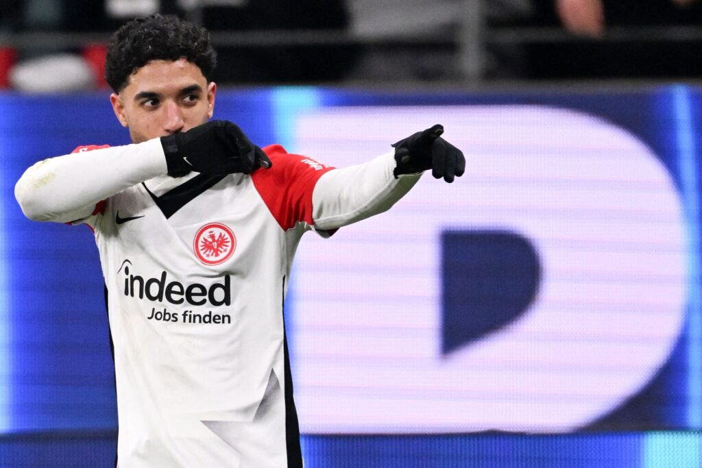 Omar Marmoush jubler efter scoring for Frankfurt.