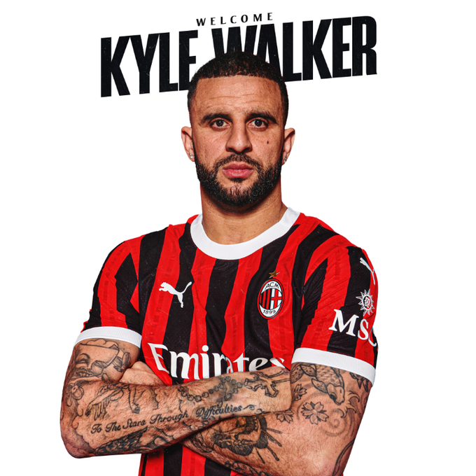 Kyle Walker iført AC Milans trøje