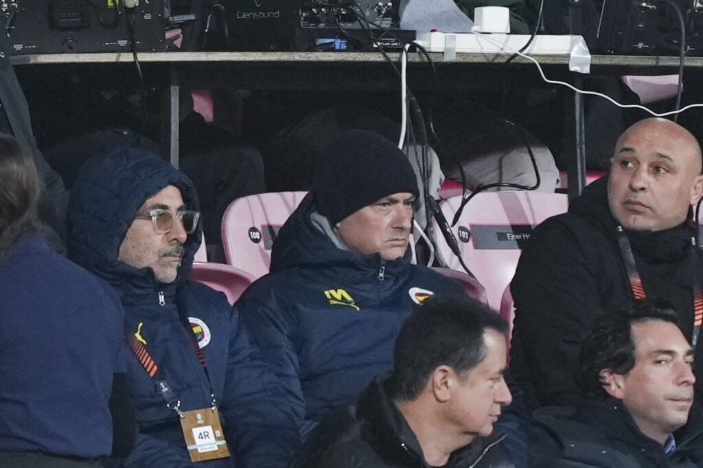 Fenerbahces José Mourinho var på plads på MCH Arena trods karantænen mod FC Midtjyllan.