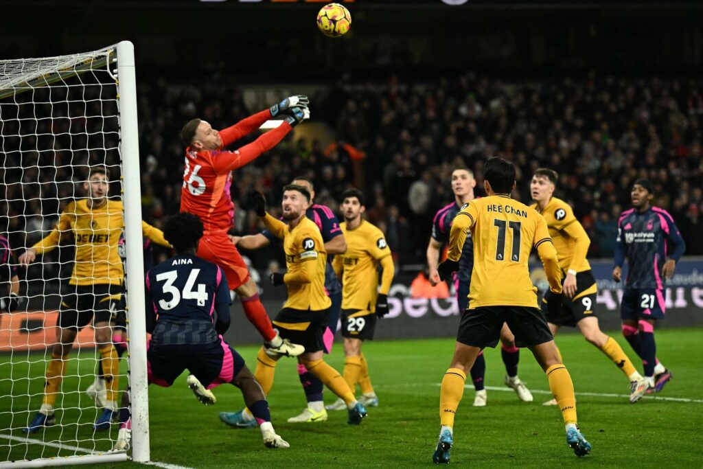 Wolves spillere i forbindelse med et hjørnespark.