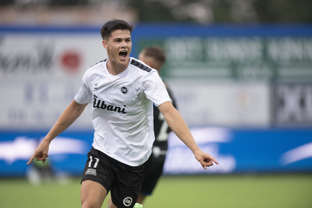 OBs Luca Kjerrumgaard scorer til 0-1 NordicBet-kampen mellem HB Køge og OB på Capelli Sport Stadion i Køge fredag den 26. juli 2024.