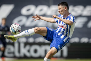 Tobias Slotsager i kamp for OB.